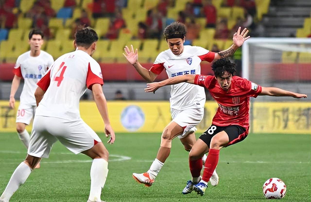 包含斗志昂扬：球队士气高涨备战关键比赛的词条