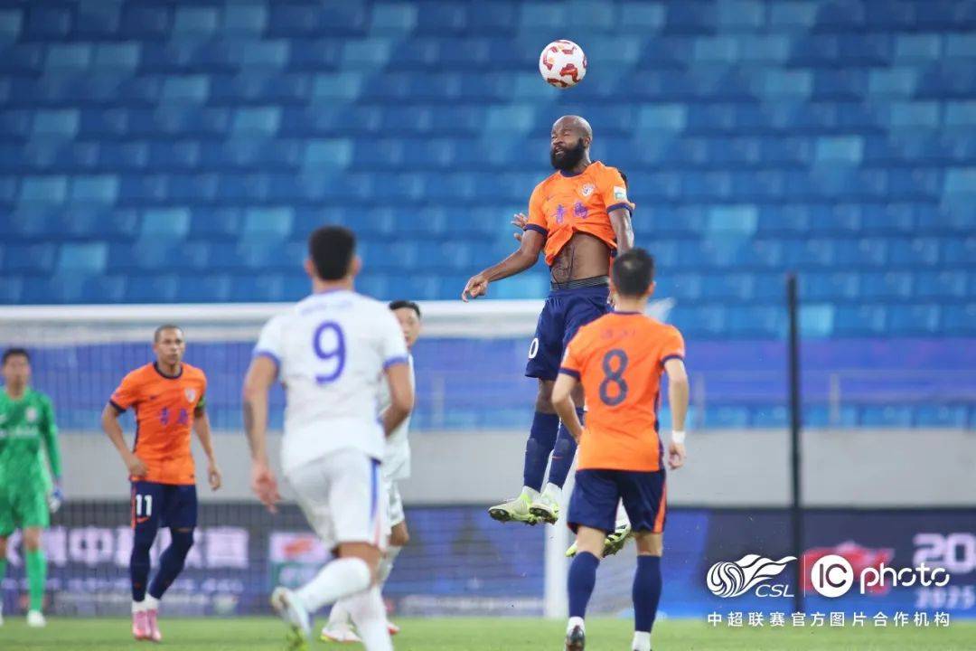 申花主场大胜延边富德，止住颓势的简单介绍