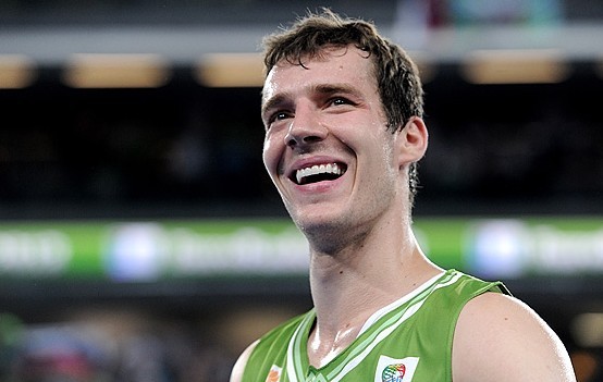 包含斯洛文尼亚挑战希腊，国际友谊赛准备就绪的词条