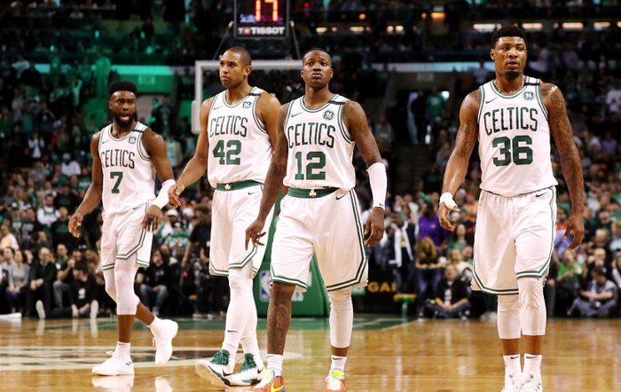 关于凯尔特人主场力克森林狼，沃克砍下全场最高27分的信息