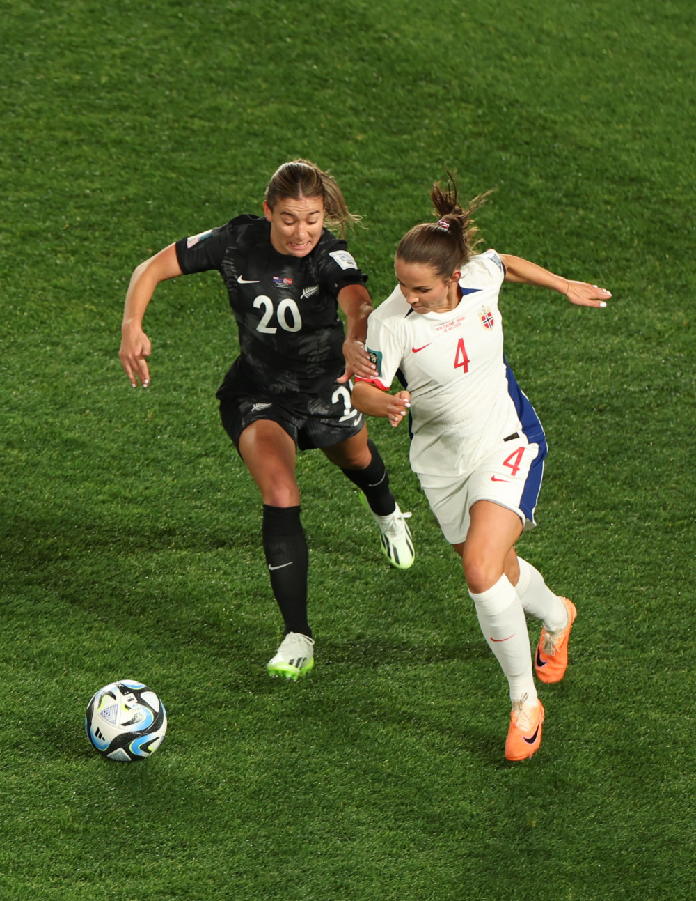 挪威女足准备参加欧洲锦标赛，与丹麦队进行友谊赛的简单介绍