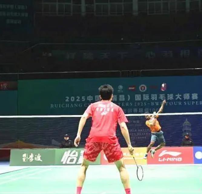 全球瞩目的羽毛球比赛瞬间回放