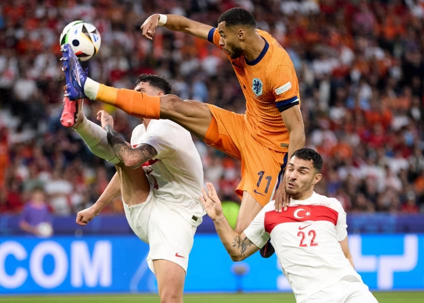 包含捷克队在欧预赛比赛中斩获佳绩，喜旺冲刺的词条